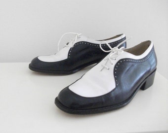 Stuart Weitzman Navy and White Leather Spectator Oxfords, Size 5 1/2