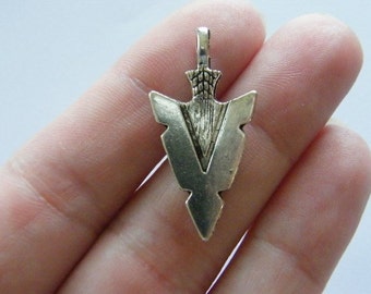 6 Arrow head pendants antique silver tone G11