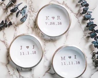 Wedding Ring Dish / Personalized Wedding Ring Holder / Initials & Date Jewelry Dish / Wedding Gift for the Couple / Engagement Ring Dish
