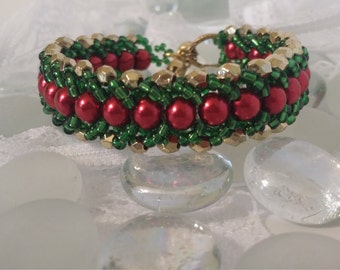 Beautiful christmas bracelet festive handmade!
