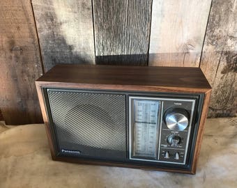 Bluetooth speaker / repurposed vintage radio