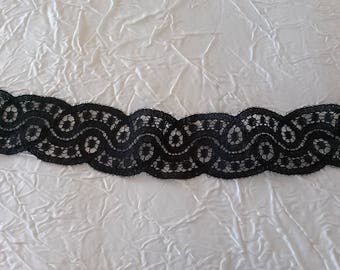 Black Lace scalloped high fashion. Width 4 cm.