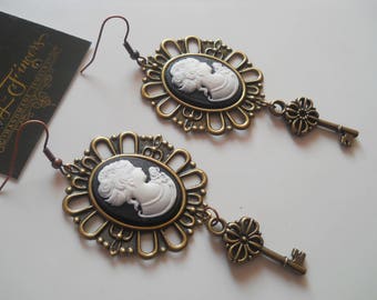 Cameo earrings Victorian earrings Vintage earrings Black cameo earrings Cameo jewelry Victorian jewelry Vintage jewelry Oval earrings