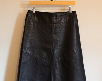 BEAUTIFUL minimalist 90s black leather skirt