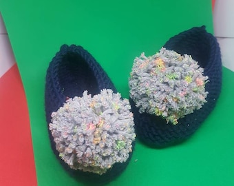 Pompom handknitted slippers