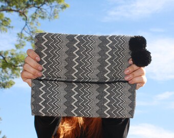 Pompom eco-friendly vegan clutch bag