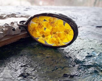 Sale! Buttercup jewelry, pressed buttercup necklace, yellow jewelry, real botanical necklace, yellow flower pendant, ideas for women gift