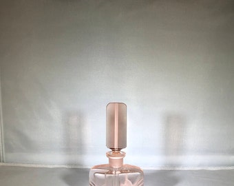 Vintage-Perfume-Bottle-Pink-Glass-Vanity-Bathroom Decor