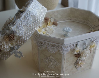 Beautyfull box with tray