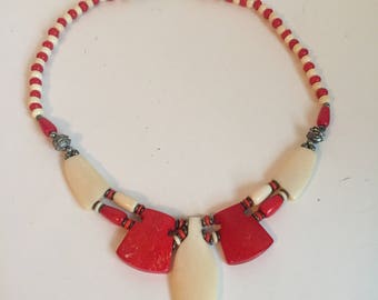 Vintage 1970s Bakelite Necklace Retro