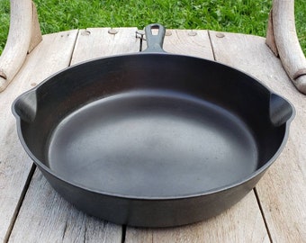 1940's Griswold Cast Iron #7 Skillet. Professional Organic Seasoning . Incredibly Smooth. Beautiful Fully Functional 100% Pure Iron Skillet