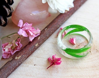 Ring in resin and bamboo leaves