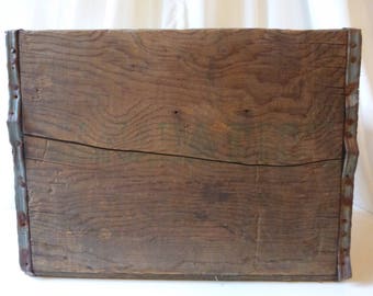 Vintage weathered to perfection Canada Dry wooden crate!