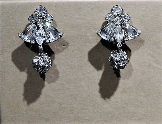 Vintage Rhinestone Earrings / Mid Century Rhinestone Earrings / Wedding / Bride / Clip On Earrings