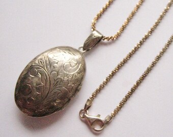 Vintage Sterling Silver Etched Oval Locket