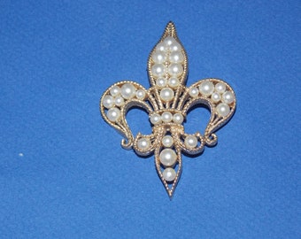 FREE SHIPPING - Trifari Fleur de lis Brooch