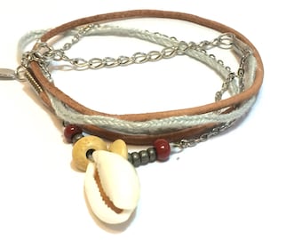 Bracelet three strand shell