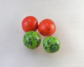 4 Green Palm seed beads / Orange