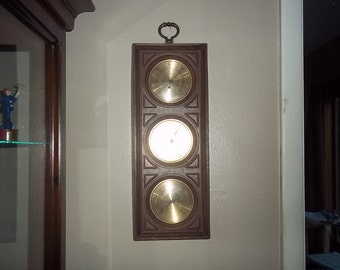 Vintage Springfield Barometer in great working condition - unique design!