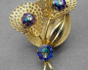 Vintage Ultra Violet Margarita Rivoli Rhinestone Flower Brooch Gold Plated