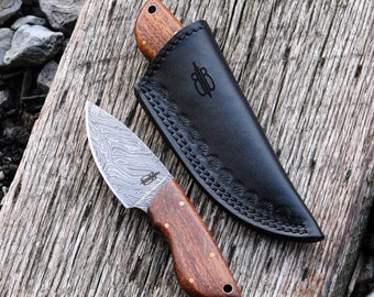 Custom Handmade 1095 Damascus Fixed Blade Skinner Knife with leather sheath (Walnut Wood Handle)