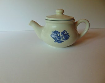 Small Yorktowne Pfaltzgraff Teapot,Coffeepot,Kettle