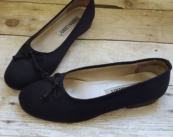 Vintage Sam and Libby Black Flats, Simple Black Slip-ons with Bow Detail, Size 6 Ballet Flats, Gift for Her