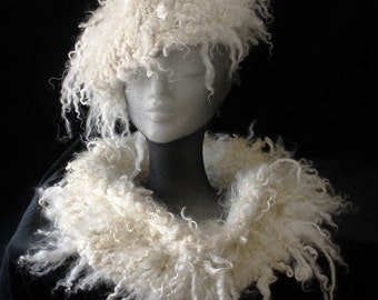 Boho situation look hat and scarf from luxury Artyarn.Unikat