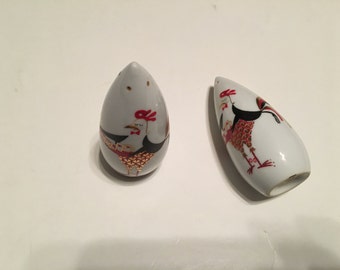 vintage beverage serving roosters salt and pepper shakers ceramic