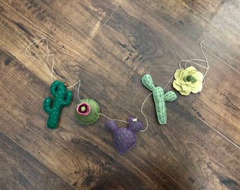 Cacti garland. Wool felt cacti /succulent . Kids room decor.