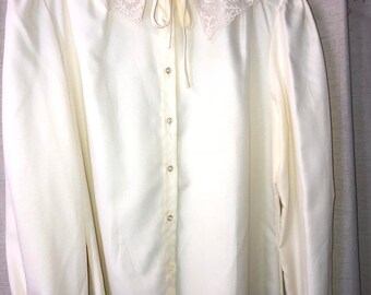 Vintage Lace Collar Judy Bond Button down