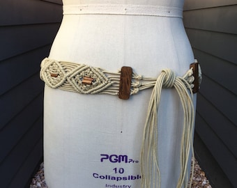 Vintage macrame belt with wooden beads // 1970s macrame // white macrame belt // macrame belt with wooden beads // vintage macrame belt