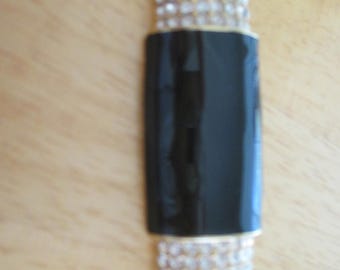 Vintage costume jewelry / rhinestone with enamel brooch