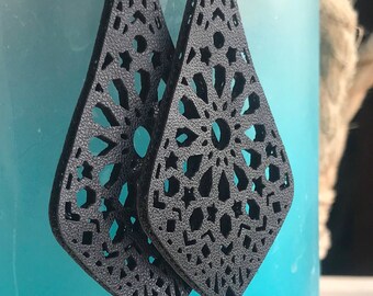 LEATHERETTE FILIGREE EARRING