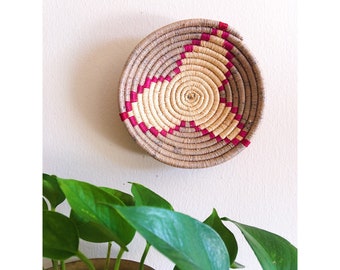 Vintage Coil Basket / Native American Coil Bowl / Hand Howen Tribal Coil Wall Basket / Tribal Decor / Vintage Wall Hanging / Wall Basket