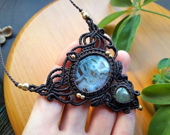 Botswana Agate & Prehnite macrame necklace. Bohemian jewelry. Boho chic. Gemstone jewelry. Handcradted jewelry. Unique design.