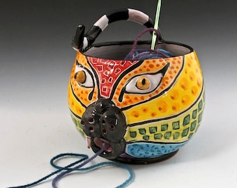Ceramic Yarn Bowl, Cat Face Yarn Bowl, Pottery Bowl, Majolica, String Holder, Rainbow Cat, Knitting Bowl, Crochet Bowl, Gift for Her