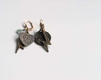 Earrings not identical short bouces