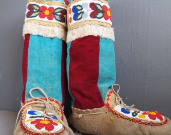 Beaded mukluks - vintage moccasins - Inuit moccasins - slippers - tribal -Native American Mocs - Inuit boots - winter slippers - boho boots