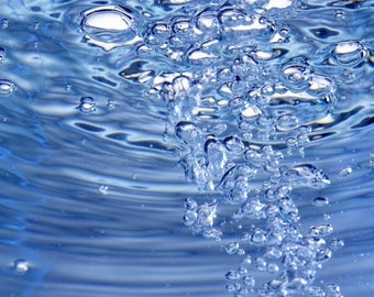 Laminated placemat bubbles of water