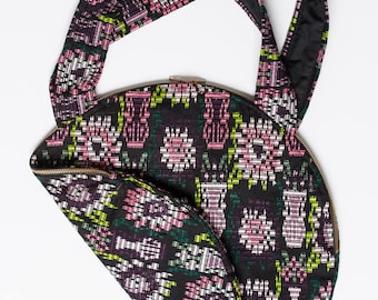 Circle shoulder bag