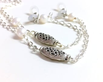 Silver pearls eyeglasses chain, Silver eyeglasses chain, White freshwater pearl eyeglass necklace, Reading glasses chain, Eyeglass necklace