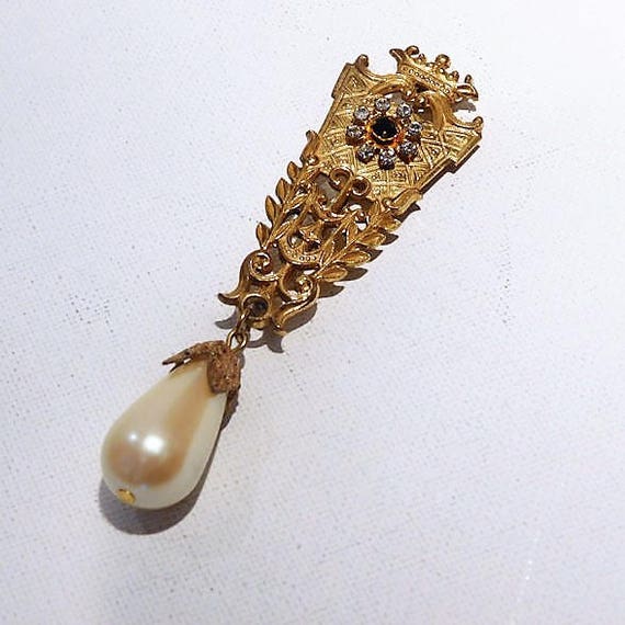 Signed MIRIAM HASKELL Brooch / Russian Gilt Finish / Dangle Pearl / Rhinestone
