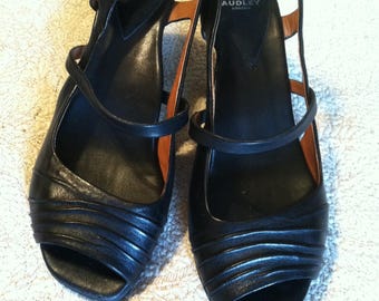 AUDLEY sz 39 (8.5-9) Black Leather Peep-Toe Heels
