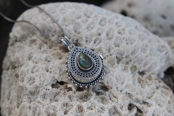 PILL BOX NECKLACE - Labradorite - Silver plated - Mantra Box - Crystal Necklace - Gemstone - Stash box Necklace - Festival - Perfume - Sale