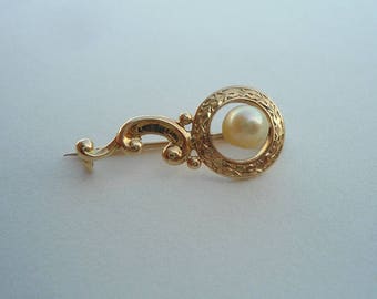 Vintage brooch, gold brooch, Vintage gold brooch, Vintage pearl brooch, gold clip, gold clasp pin, gold and pearl brooch, pearl clip
