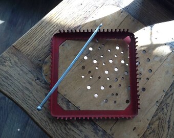 Vintage Child's Loop Craft Metal Loom Frame & Hook