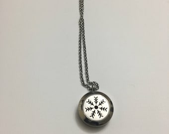 Snowflake Diffuser Locket, Christmas Gift, Essential Oil Diffuser Locket, Aromatherapy Jewelry