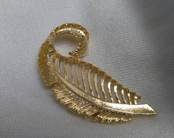 Vintage Gerry's Gold Tone Feather Brooch Pin
