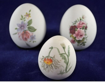 Hand Painted Ceramic Eggs from Womack's Collectibles